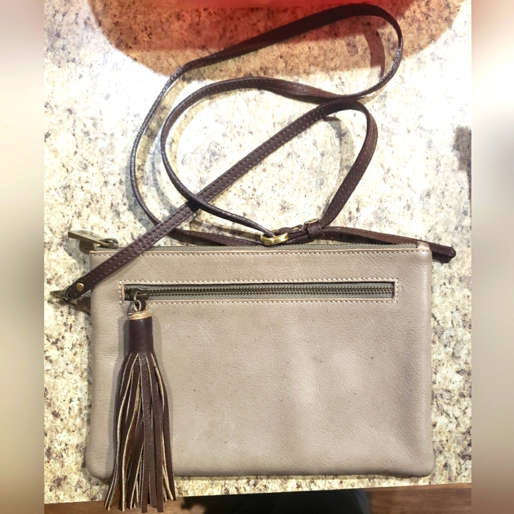 🌻Nina Heyer Tan Leather Purse With Tassle Zipper, Rare Find 🌻